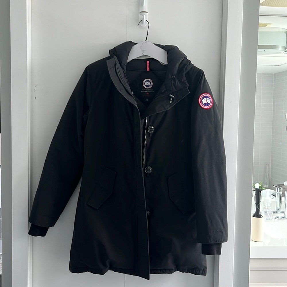 Canada Goose 3/4 length winter Coat, like new only worn 6 times, got wrong size